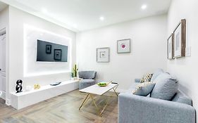 Modern Pet-Friendly Chinatown Apartment